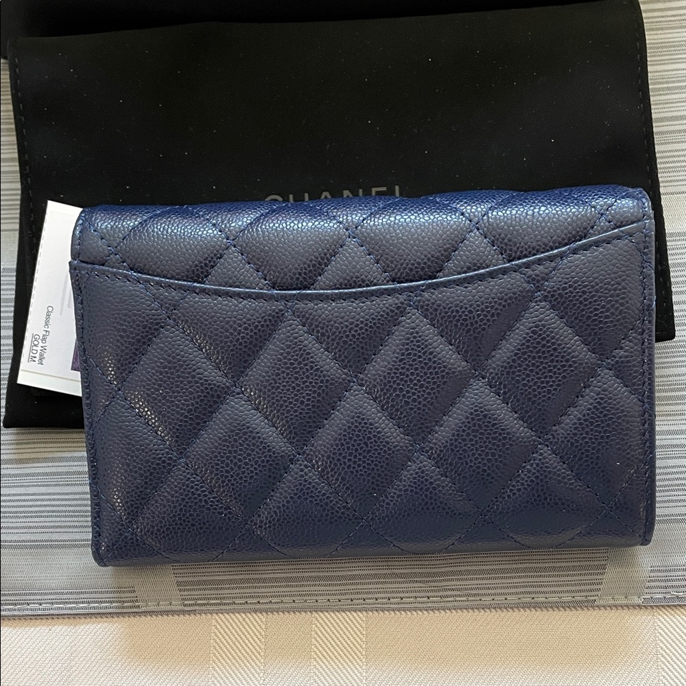 NIB CHANEL Navy Quilted Caviar Leather Wallet with CC - Picture 3 of 7